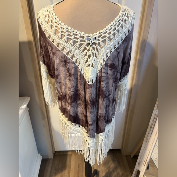 Zenobia size 1XL fringe top. - Picture 2 of 5